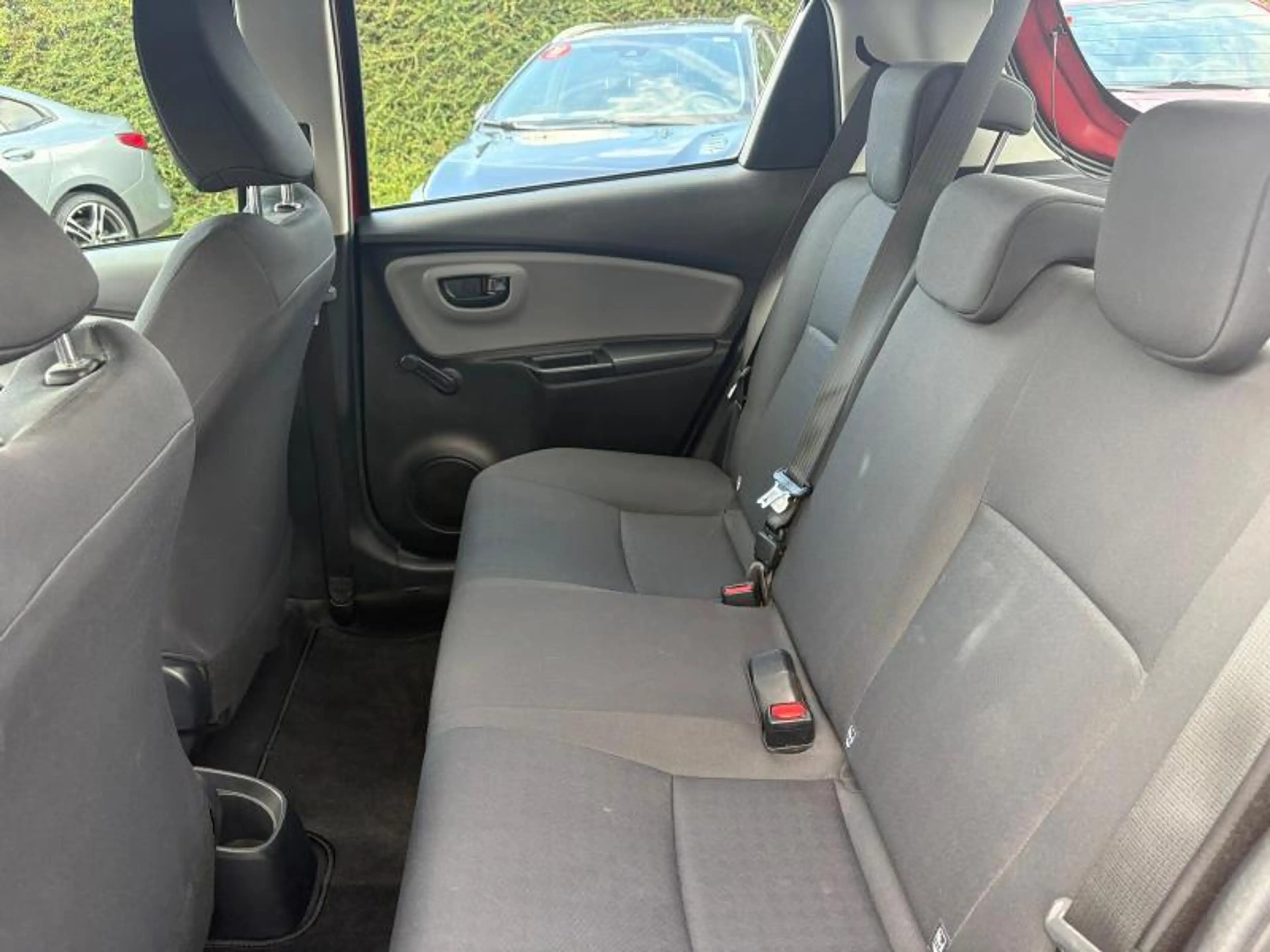Toyota Yaris Y-oung — photo 12