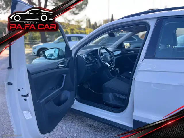 Volkswagen T-Cross view 9