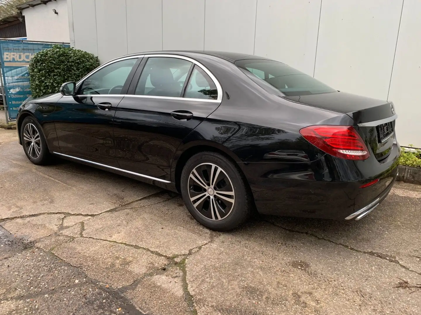 Mercedes-Benz E 220 E -Klasse Lim. E 220 d Avantgarde top Zust Zwart - 2