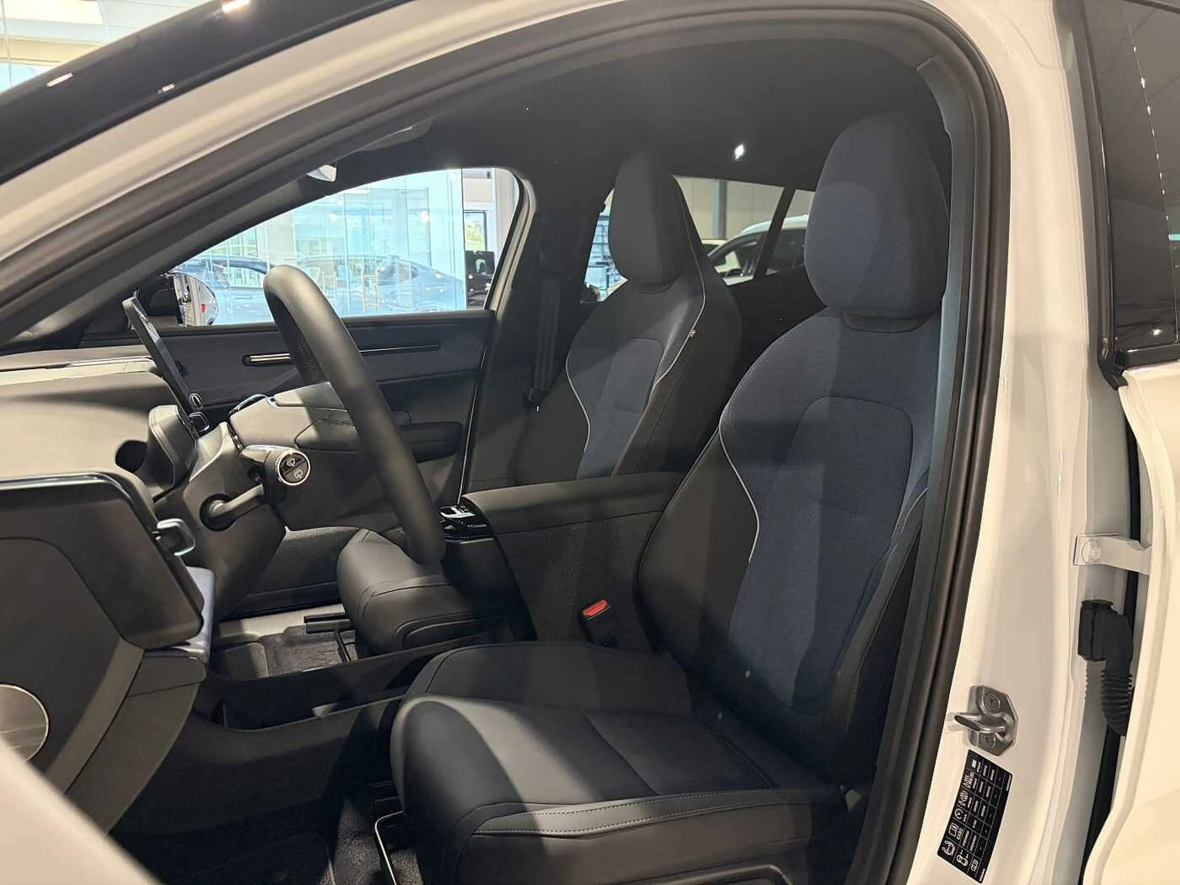 Volvo EX30 Plus Extended Range EVERLAST — photo 13