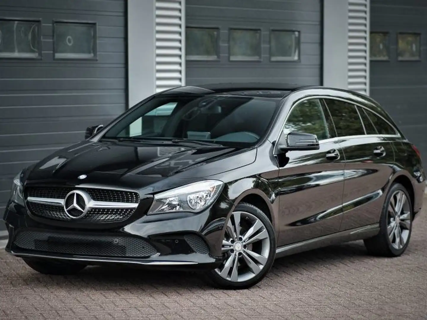 Mercedes-Benz CLA 200 CLA+200+Business+Sol. Zwart - 1