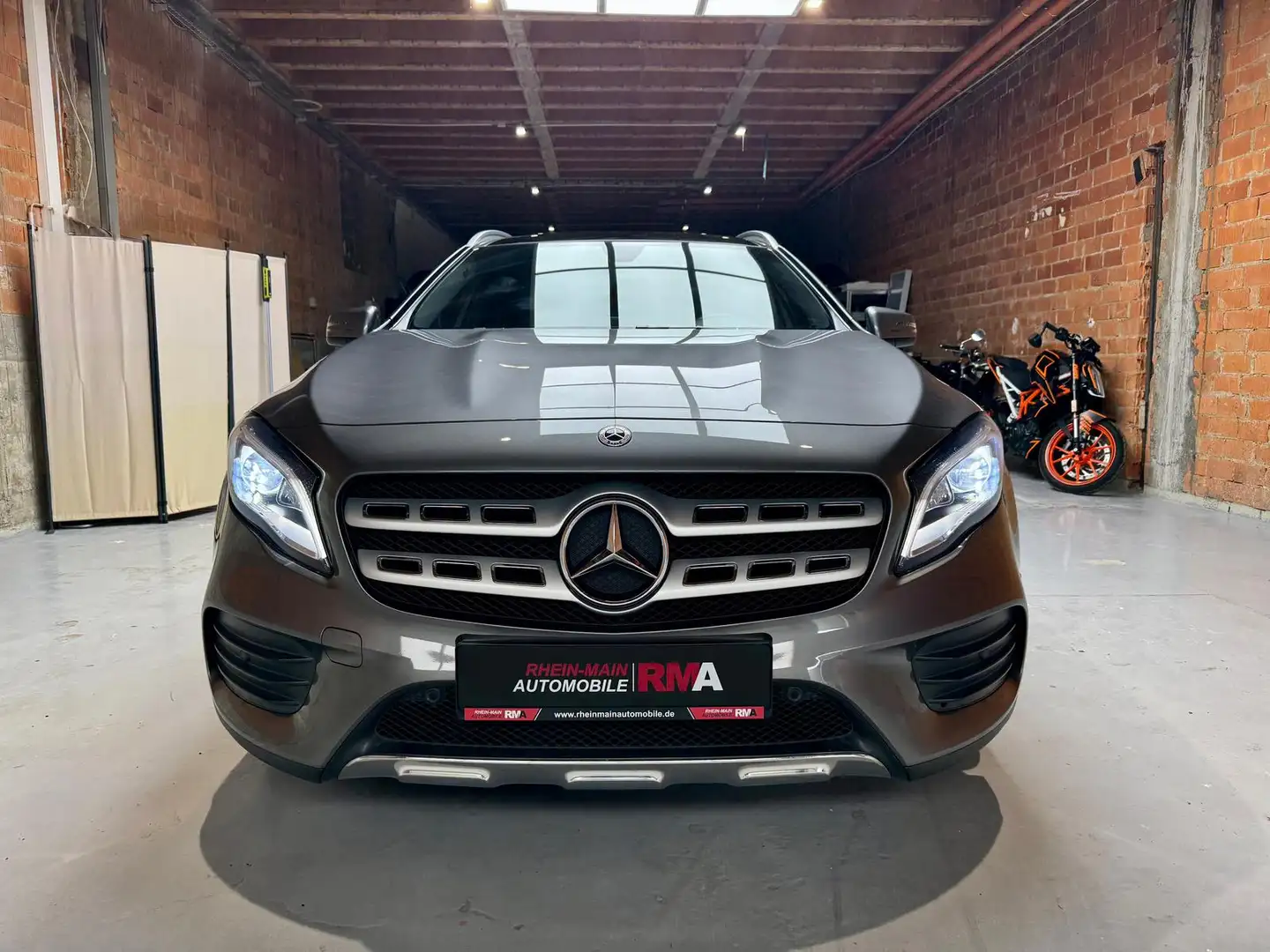 Mercedes-Benz GLA 250 4Matic+AMG-LINE+KEYLESS+LED+PANO+KAMERA Grau - 2