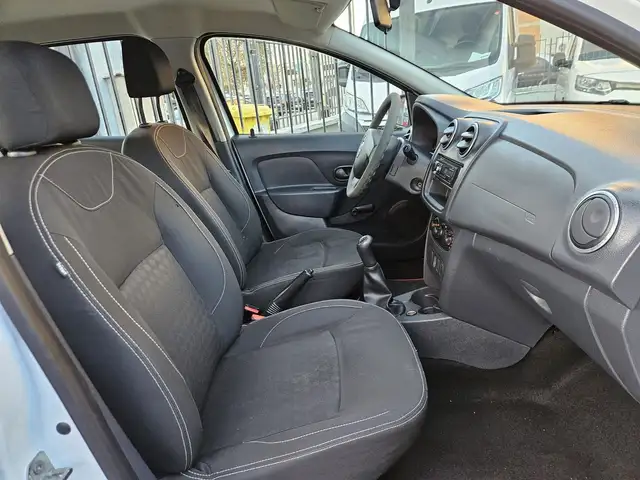 Dacia Sandero view 11
