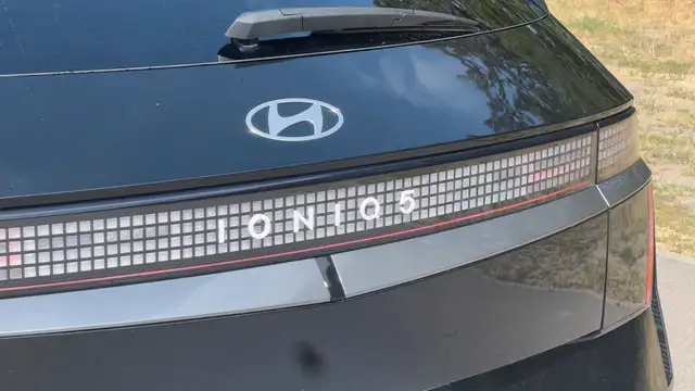 Hyundai Ioniq 5 view 11