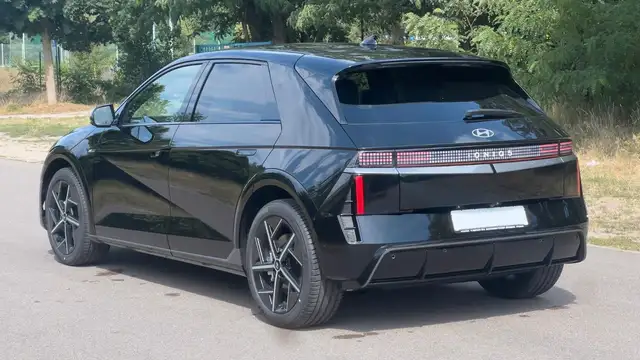 Hyundai Ioniq 5 view 3