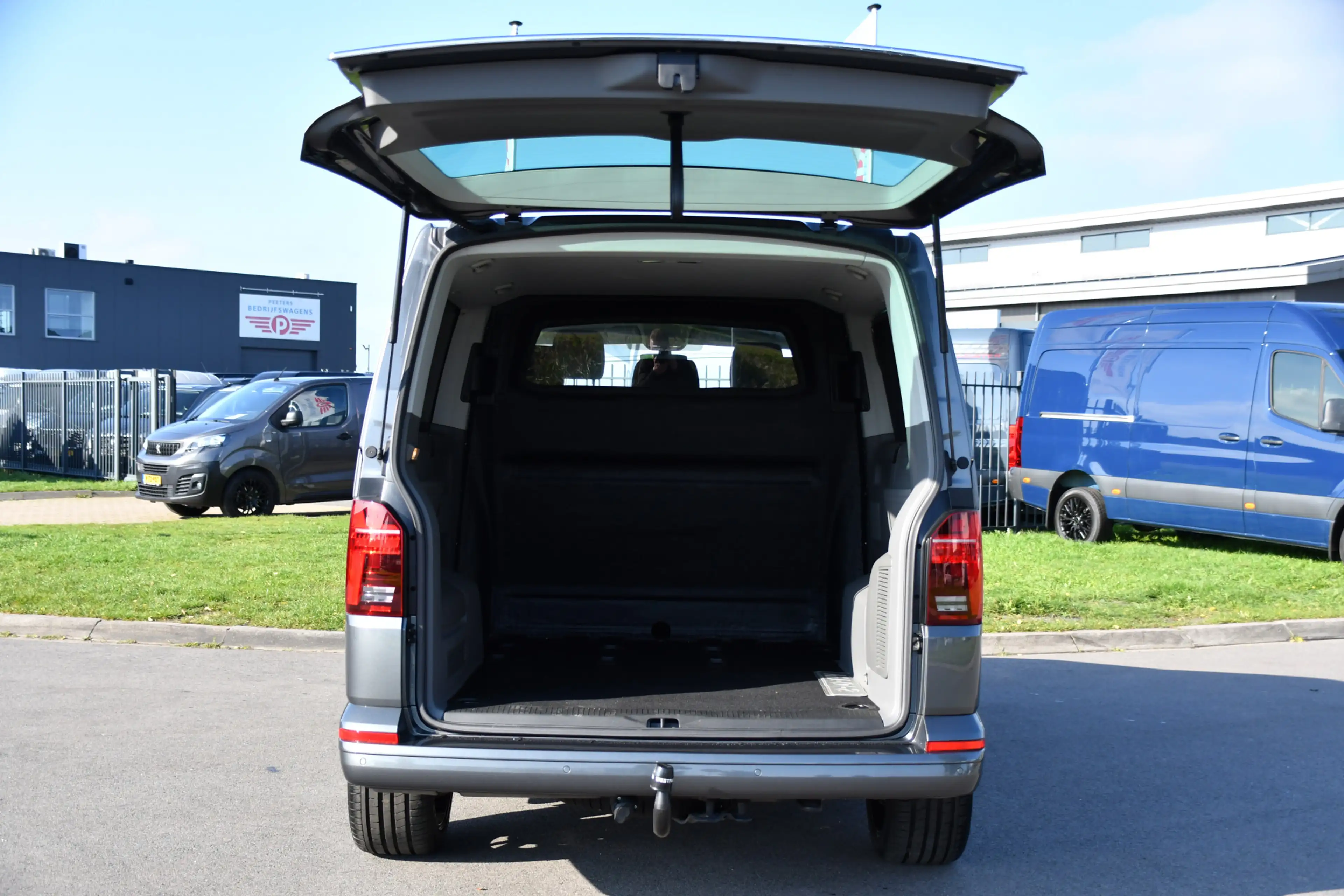 Volkswagen T6.1 Transporter 2.0 TDI L2H1 30 DC Caravelle FULL OPTIONS! Adaptie — photo 37