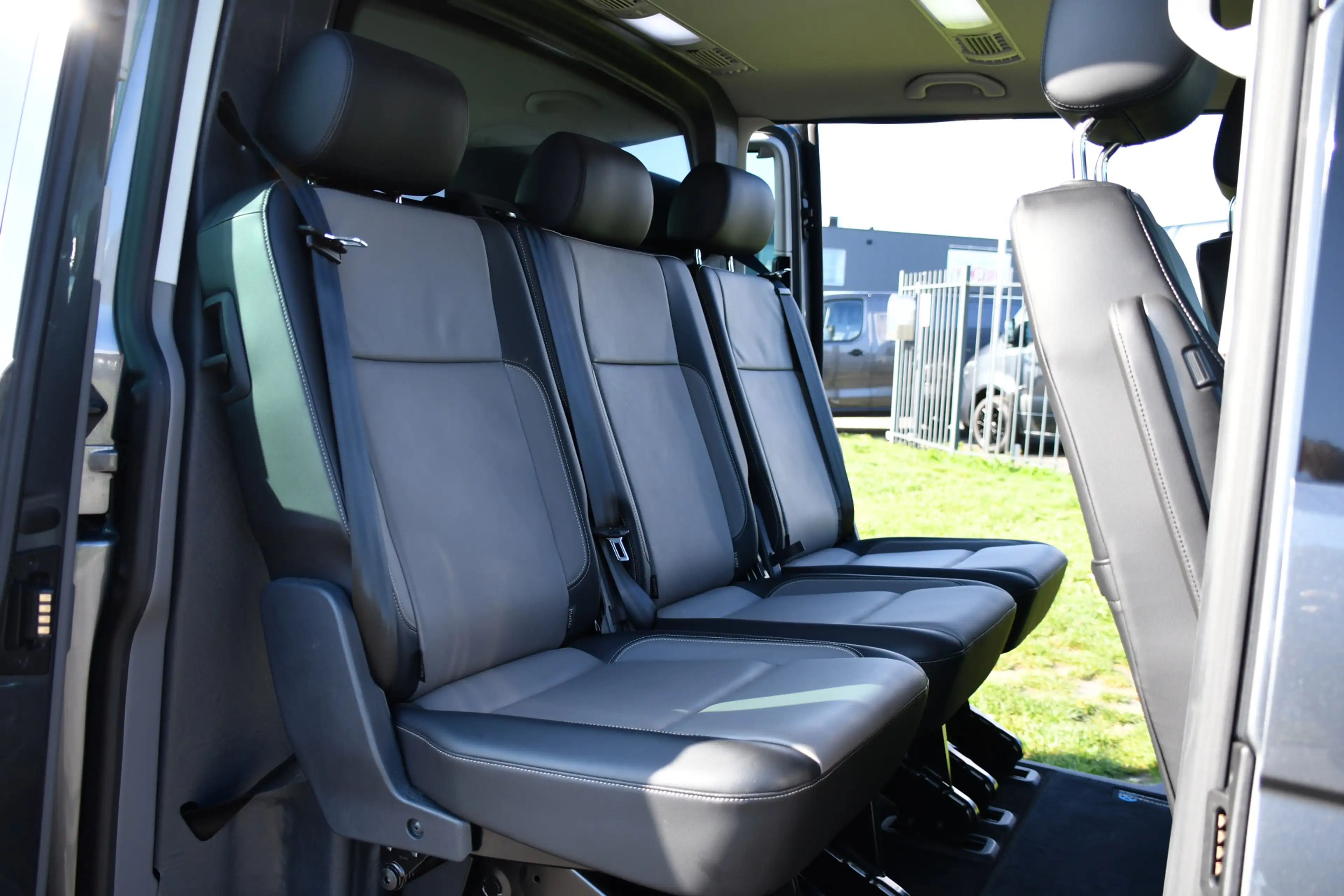 Volkswagen T6.1 Transporter 2.0 TDI L2H1 30 DC Caravelle FULL OPTIONS! Adaptie — photo 23