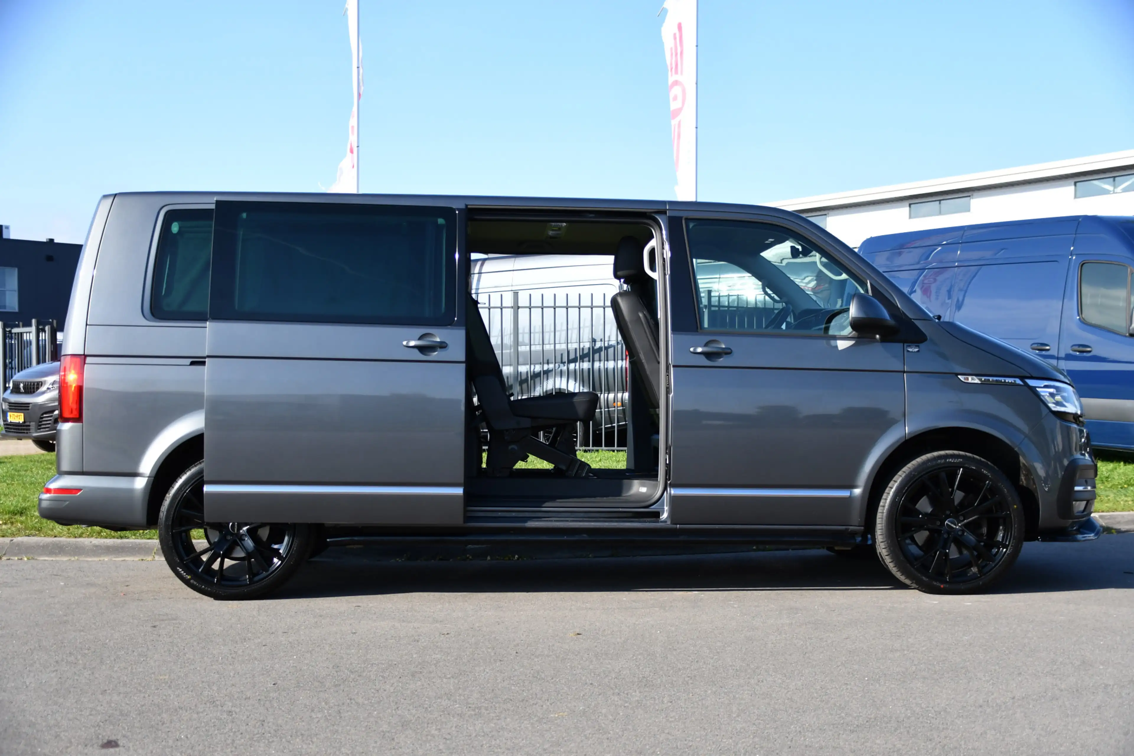 Volkswagen T6.1 Transporter 2.0 TDI L2H1 30 DC Caravelle FULL OPTIONS! Adaptie — photo 11