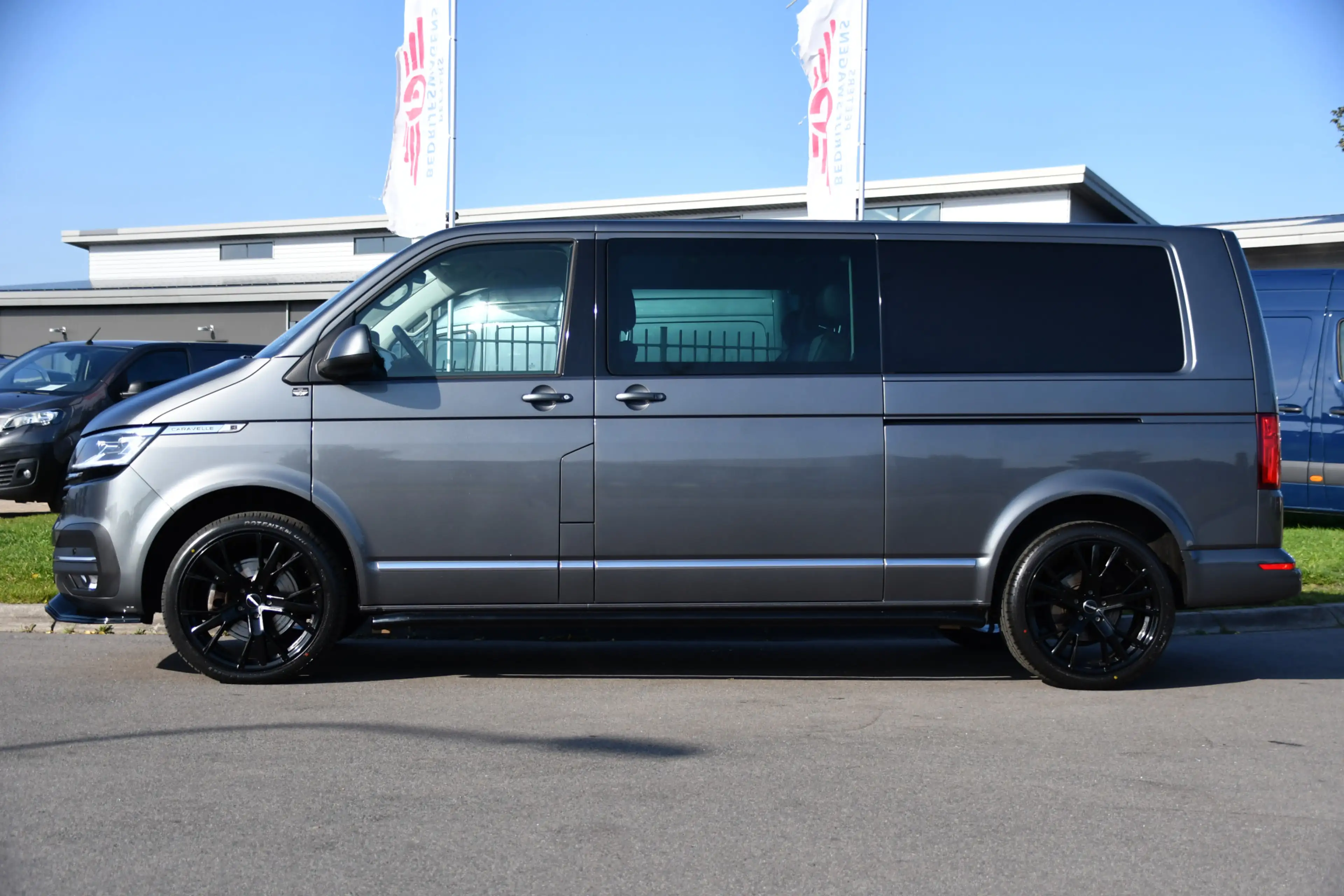 Volkswagen T6.1 Transporter 2.0 TDI L2H1 30 DC Caravelle FULL OPTIONS! Adaptie — photo 9