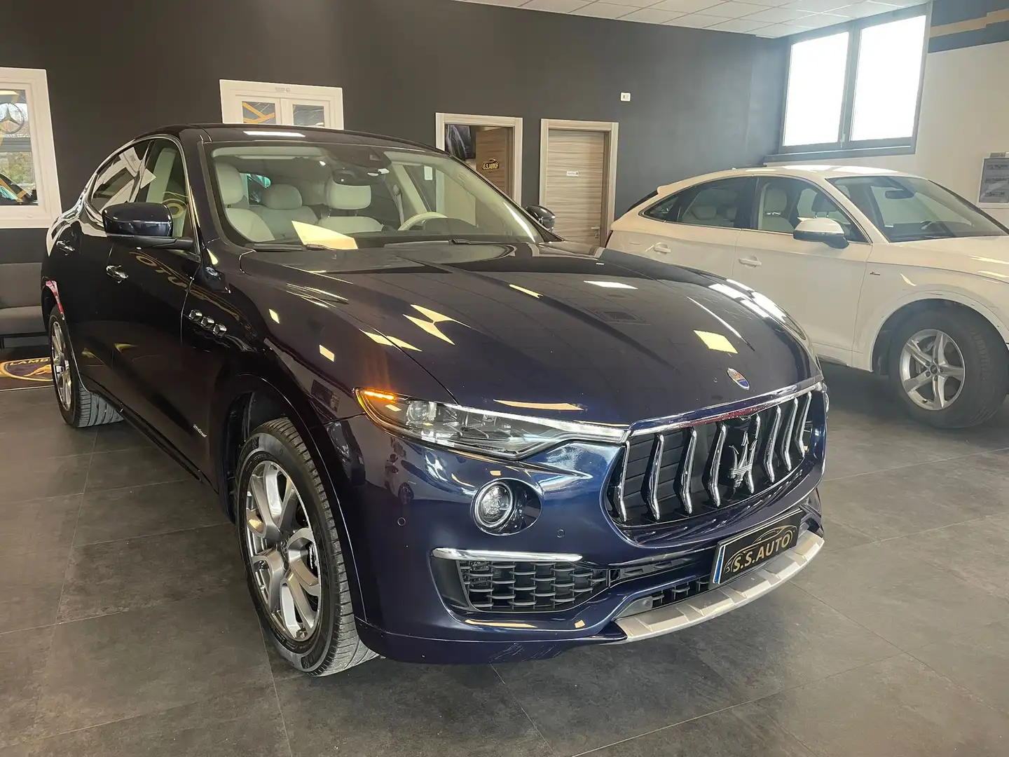 Maserati Levante Levante 3.0 V6 Granlusso 430cv auto my19 Blau - 1