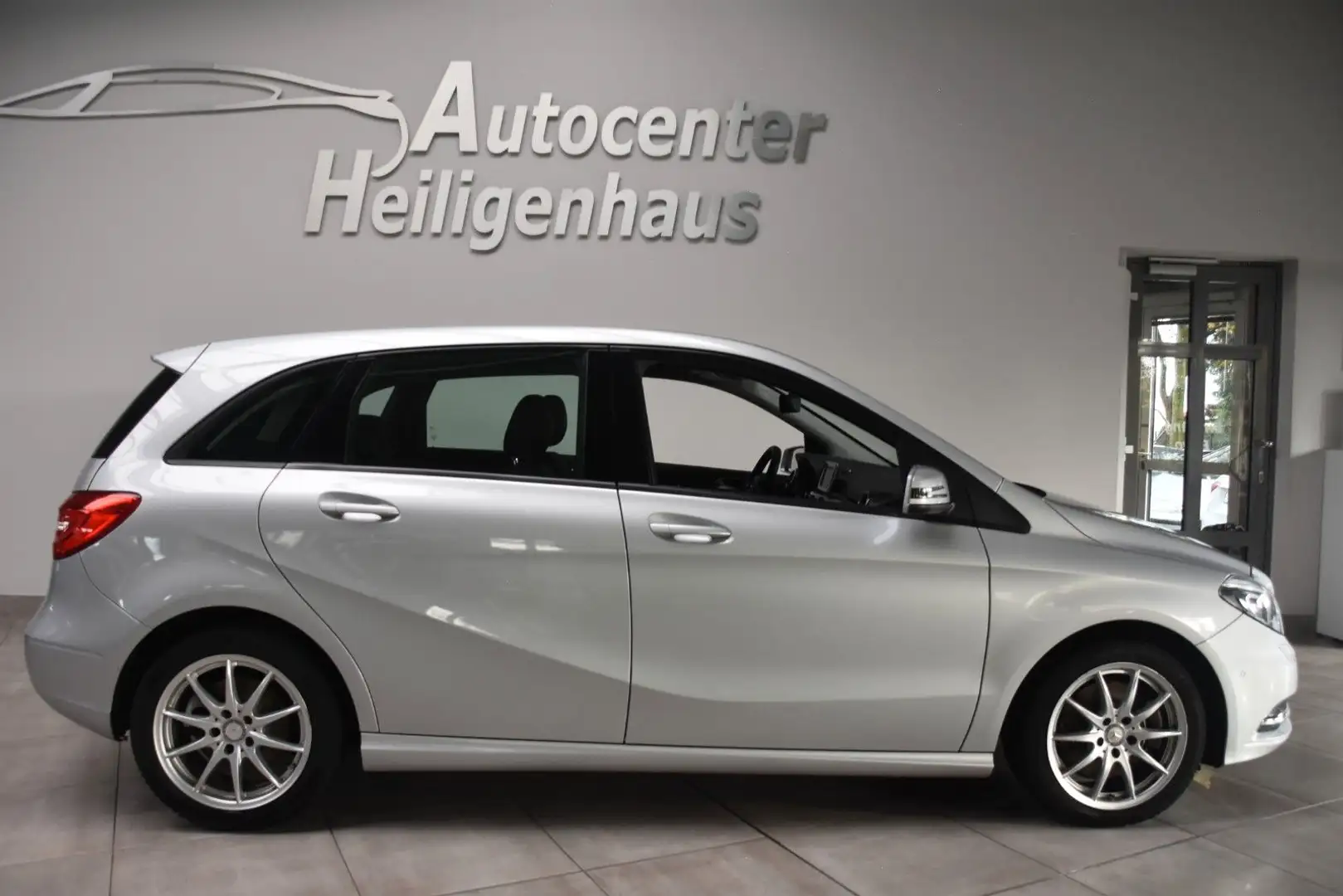 Mercedes-Benz B 250 7DCT BiXenon Navi Leder Totwinkel PDC V+H Plateado - 2