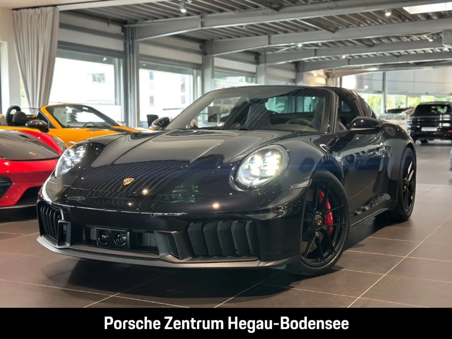 Porsche 992 (911) Targa 4 GTS/SportDesign/Dynamic Chassis Cont Noir - 1