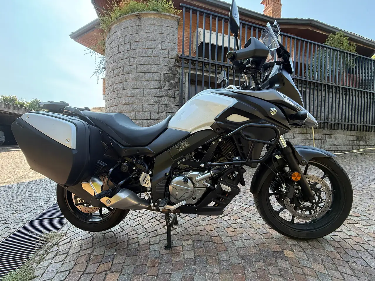 Suzuki V-Strom 650 Explorer
