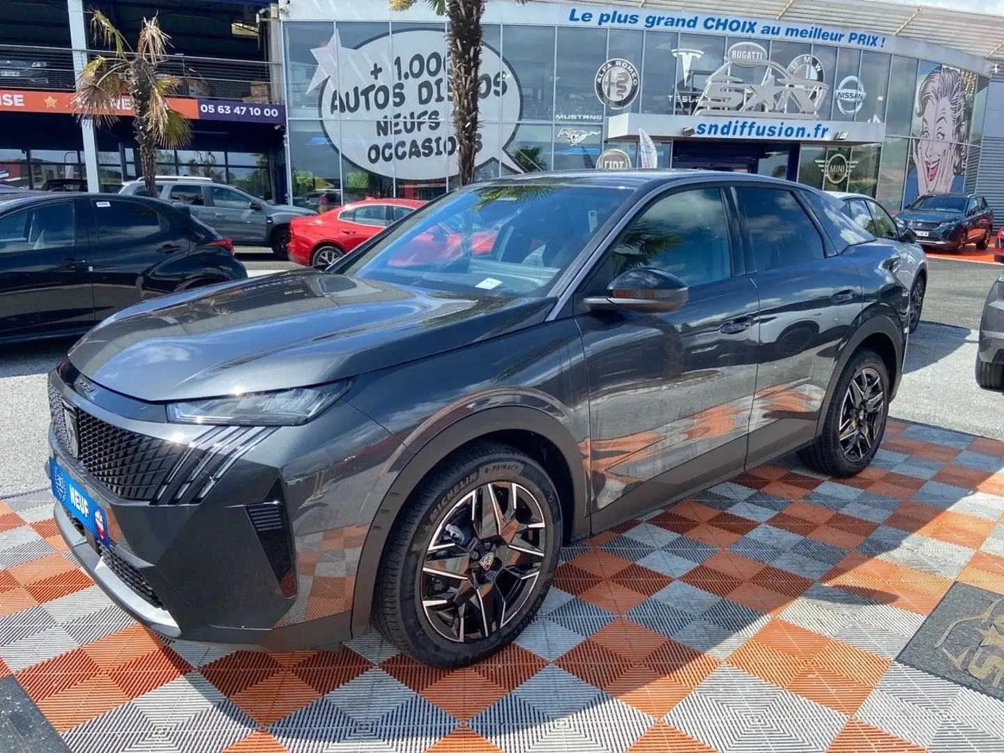 Peugeot 3008 Hybrid 145 e-DCS6 ALLURE Gris - 1