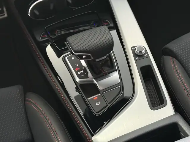 Audi A4 view 12