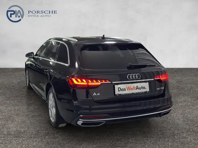Audi A4 view 4