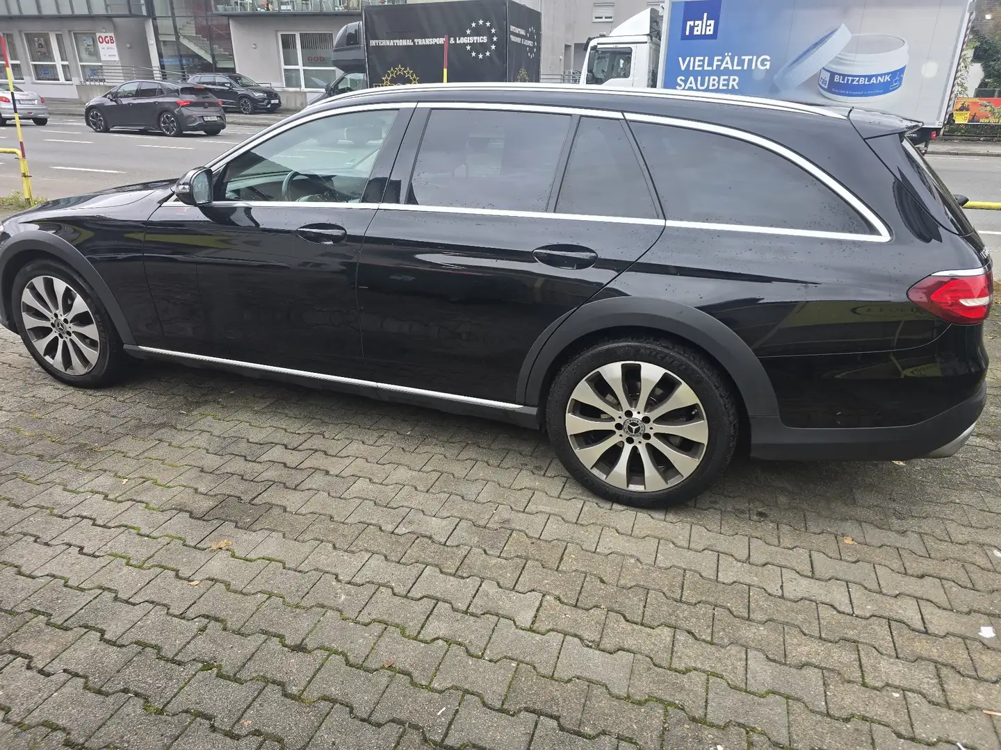 Mercedes-Benz E 220 d T All-Terrain 4MATIC Aut. - 1