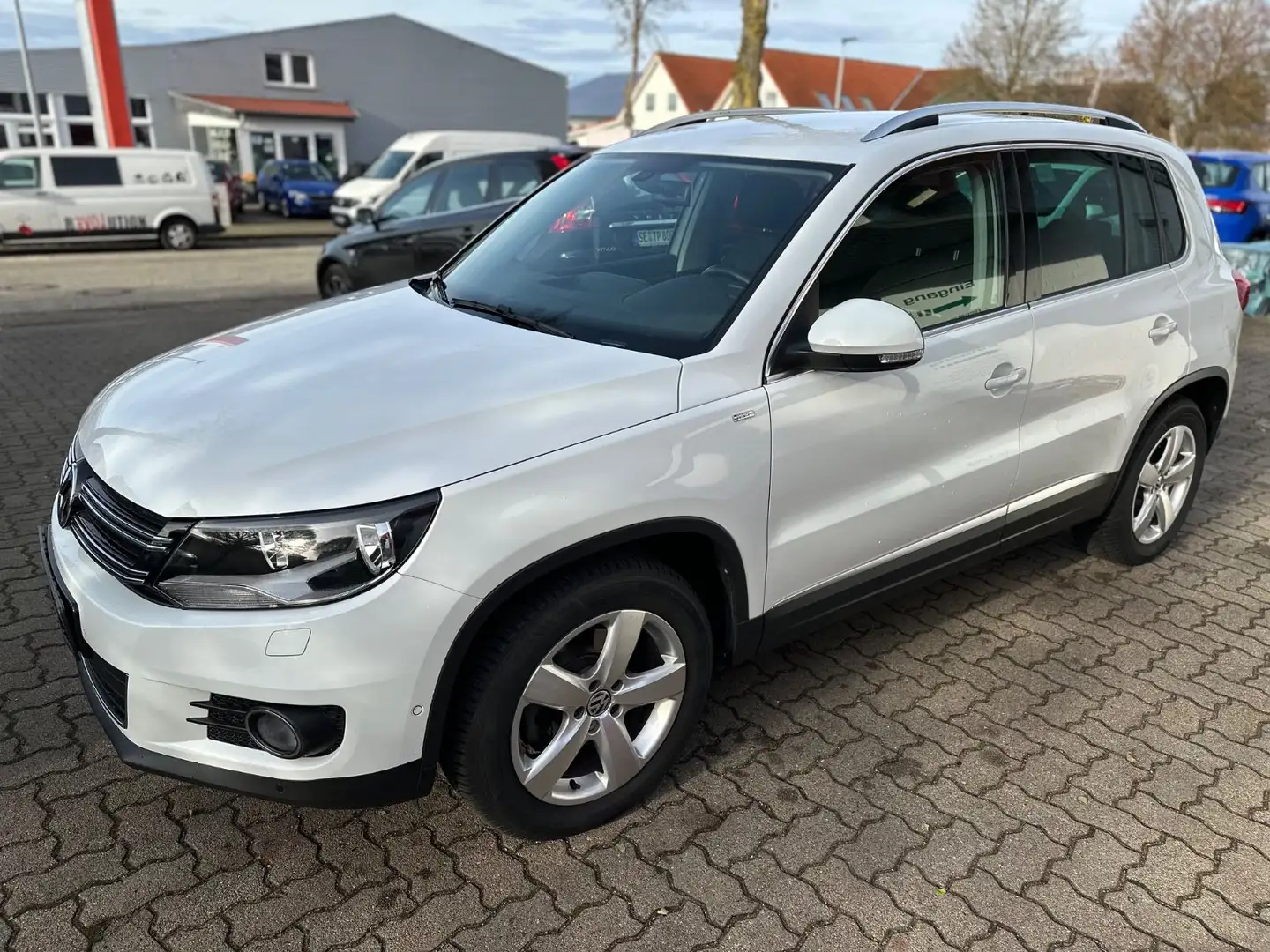 Volkswagen Tiguan Cup Sport & Style BMT/NAVI/SHZ/AHK/GJR Weiß - 2