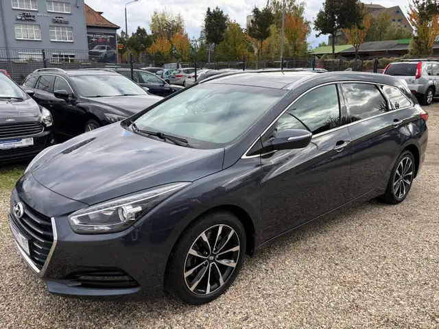 Hyundai i40 2.0 Kbi/Navi/Kamera/el.Heckkl/PDC/Temp/Pano!