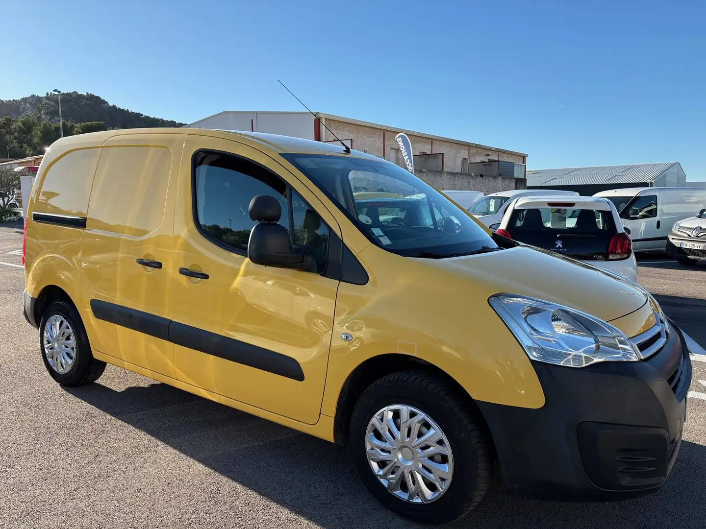 Citroen Berlingo M BueHdi 75 Club 3 PLACES Jaune - 1
