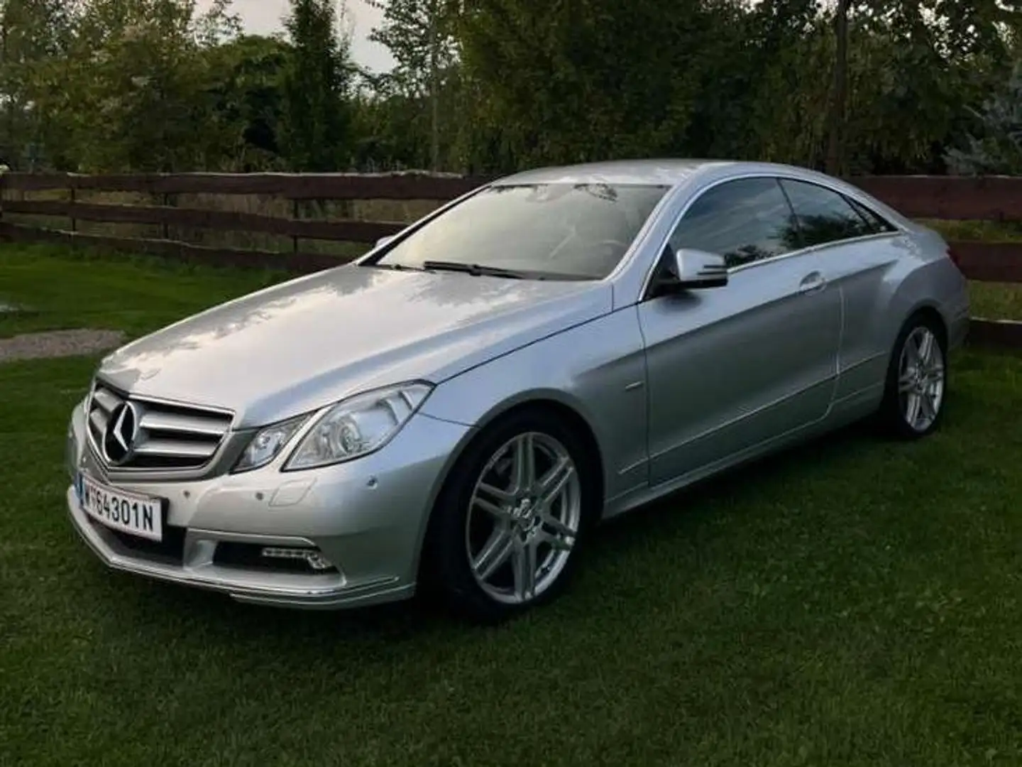 Mercedes-Benz E 250 E 250 BlueEfficiency CDI Aut. Silber - 2