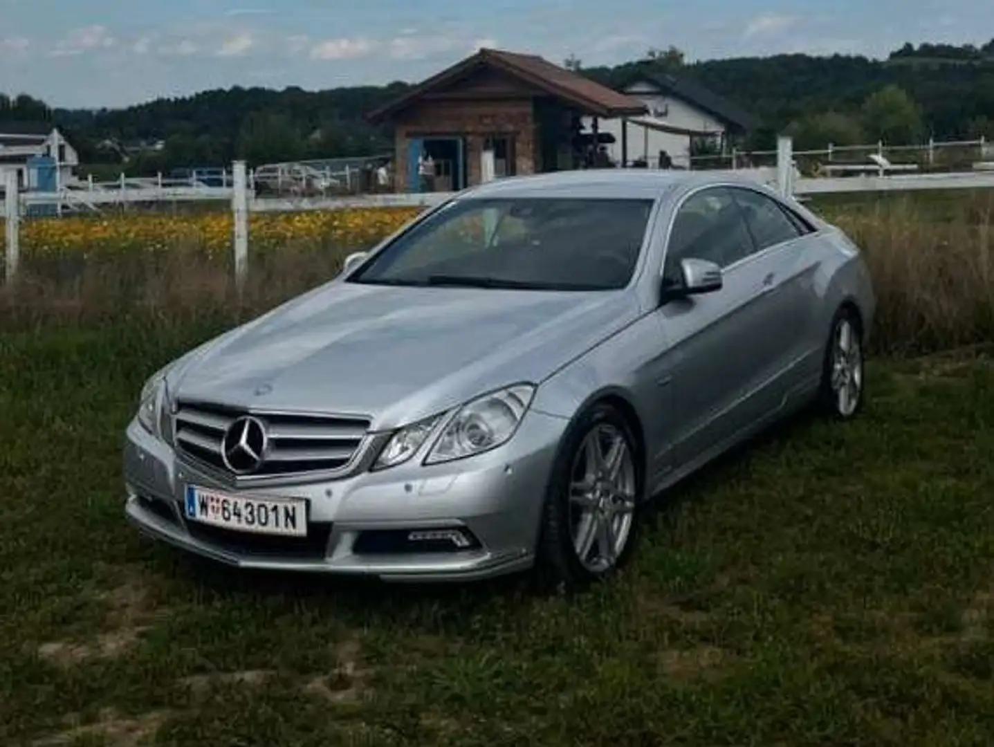 Mercedes-Benz E 250 E 250 BlueEfficiency CDI Aut. Silber - 1