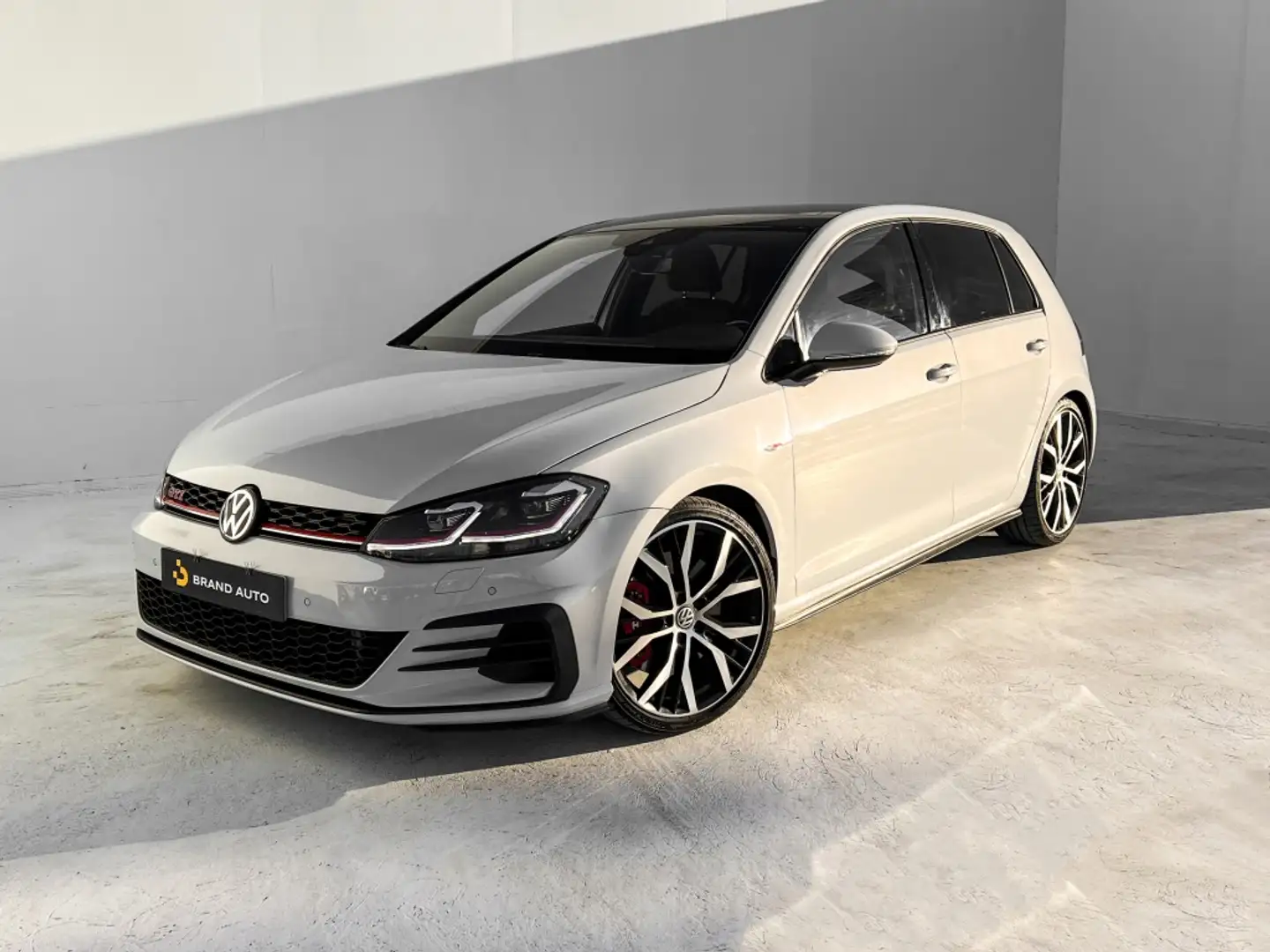 Volkswagen Golf GTI 2.0 TSI Performance DSG7 180kW Grijs - 1