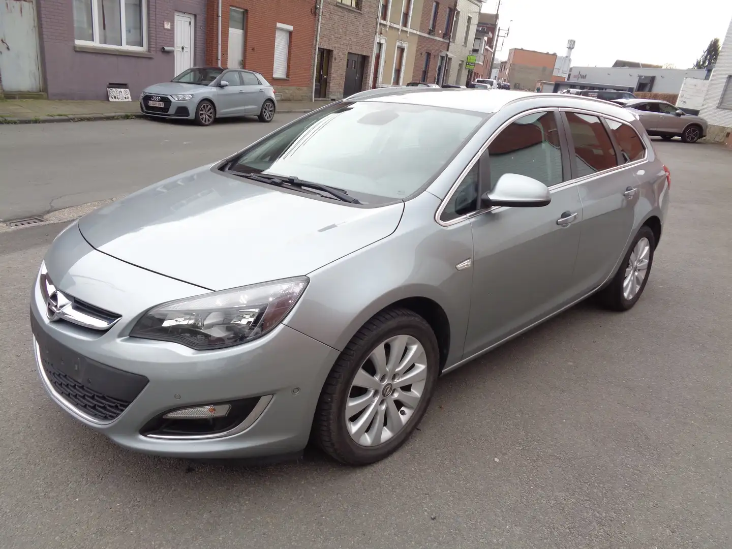 Opel Astra 1.7 CDTi ecoFLEX Cosmo NAVI/CAMERA/GARANTIE 1 AN Grijs - 2