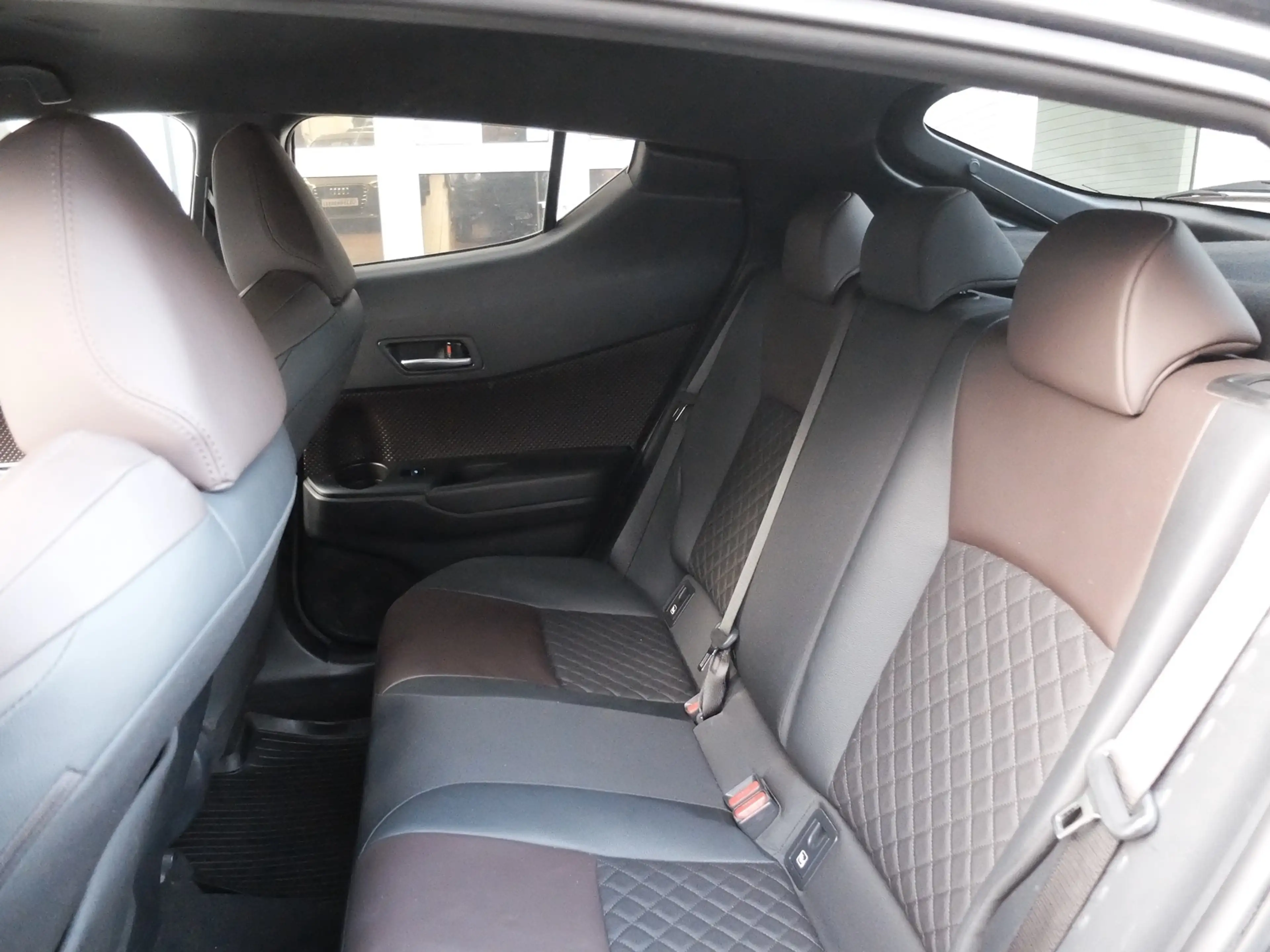 Toyota C-HR+ Hybrid Lounge Mega Ausstattung — photo 14
