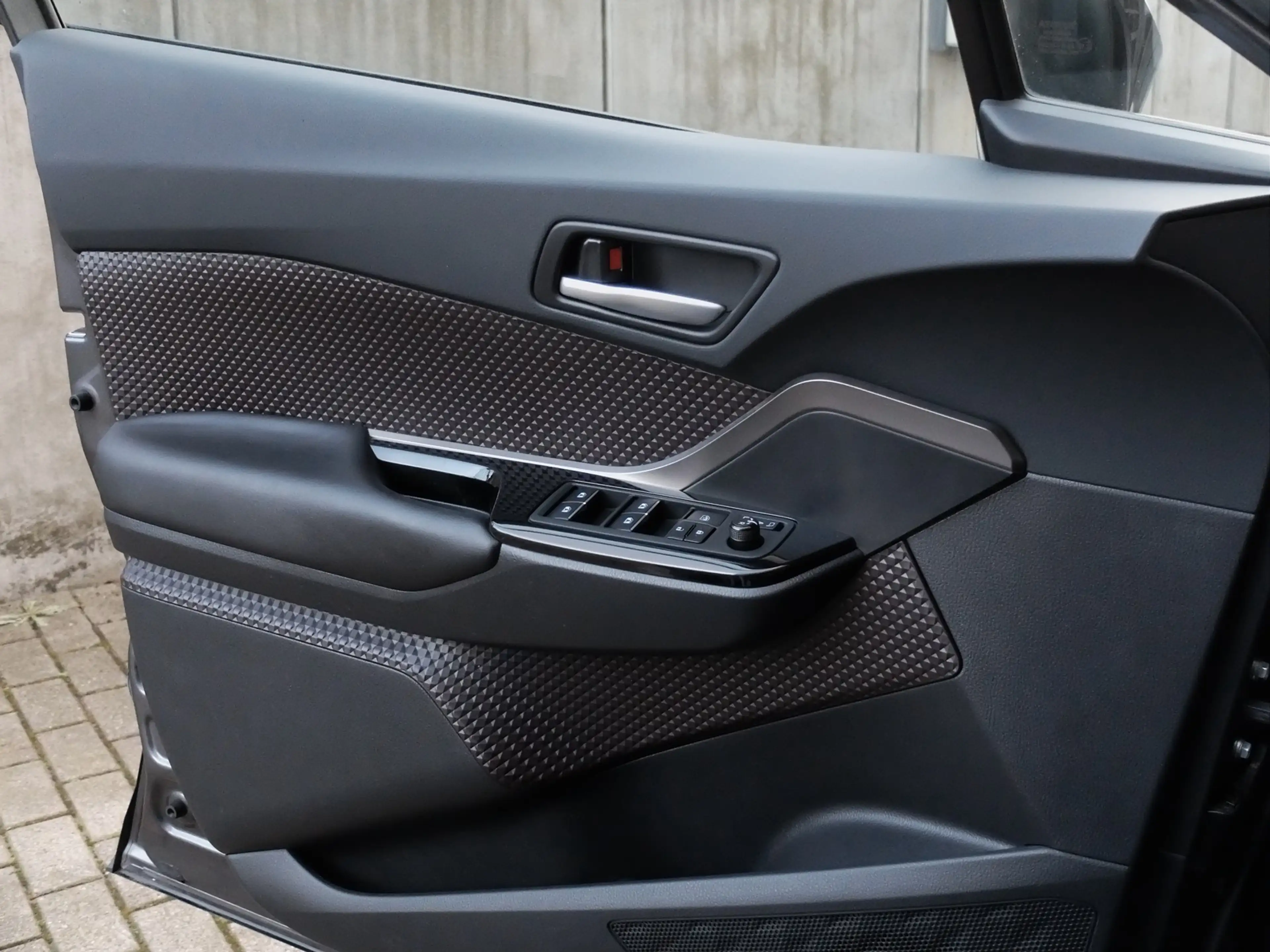 Toyota C-HR+ Hybrid Lounge Mega Ausstattung — photo 10