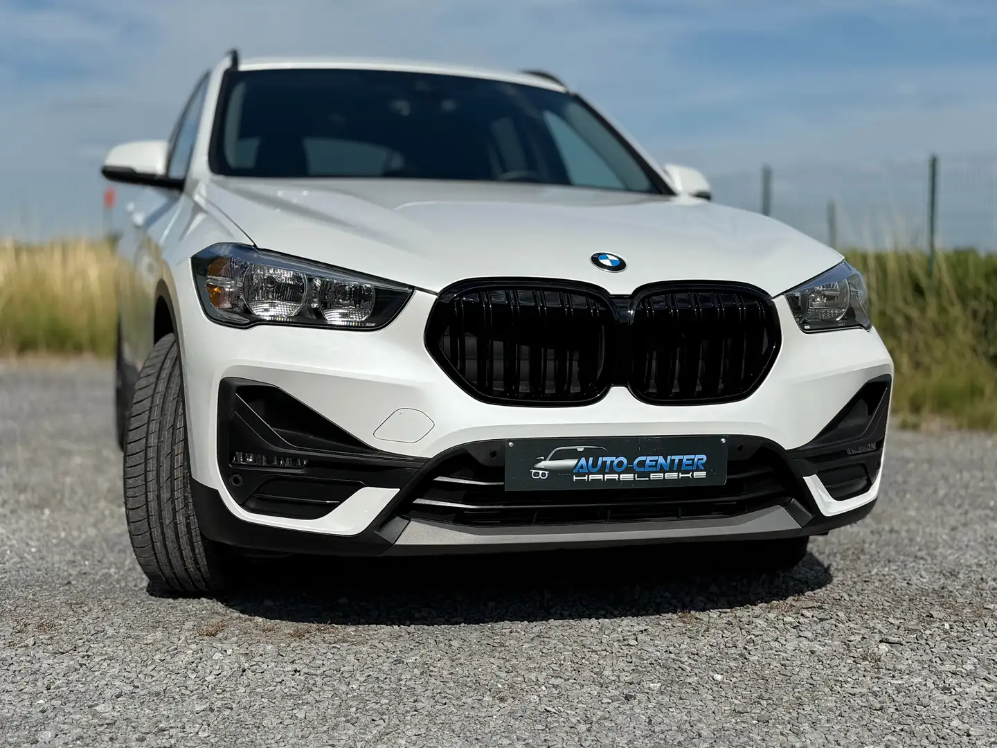 BMW X1 1.5iA nieuwe 19 inch inclusief  navi groot scherm White - 1