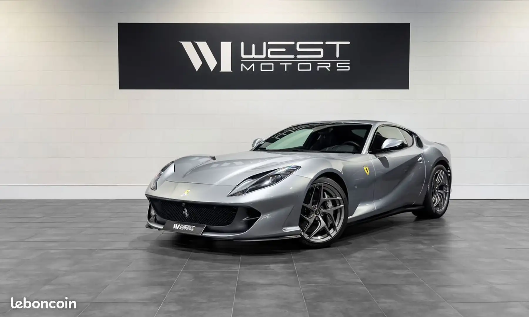Ferrari 812 V12 6.5 800 – Immat France Carbone Mat Volant LEDs Šedá - 1