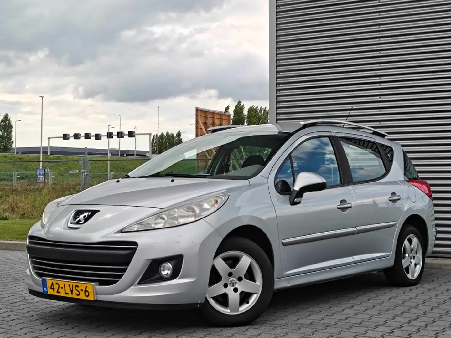 Peugeot 207 1.4 VTI â¢ SW â¢ Airco â¢ Orig. NL han Grijs - 1