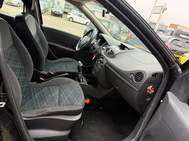 Renault Clio view 19