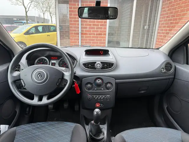Renault Clio view 6