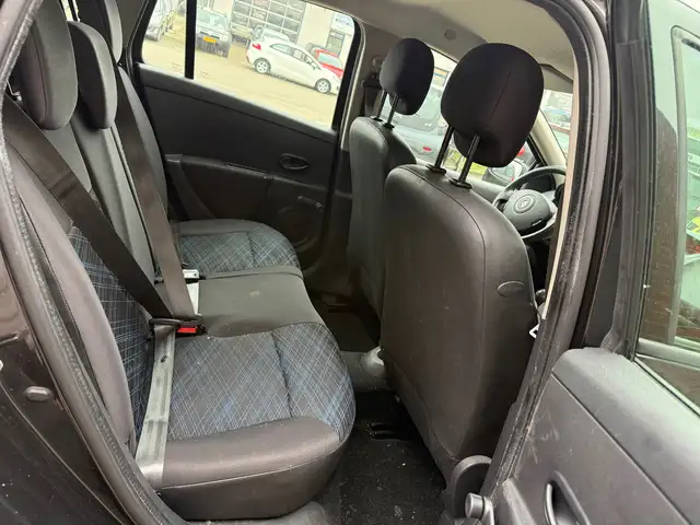 Renault Clio view 23
