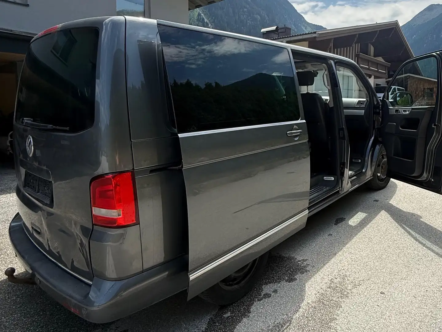 Volkswagen T5 Multivan Multivan Highline 2,0 BiTDI 4motion D-PF DSG Highline Grau - 2