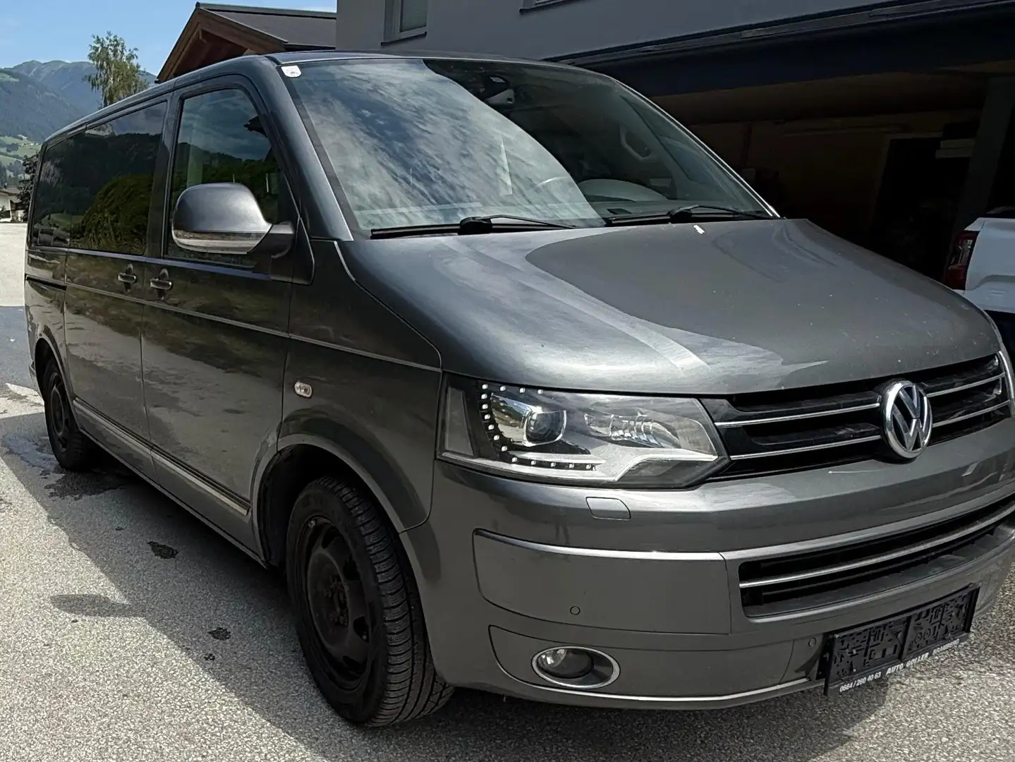 Volkswagen T5 Multivan Multivan Highline 2,0 BiTDI 4motion D-PF DSG Highline Grau - 1