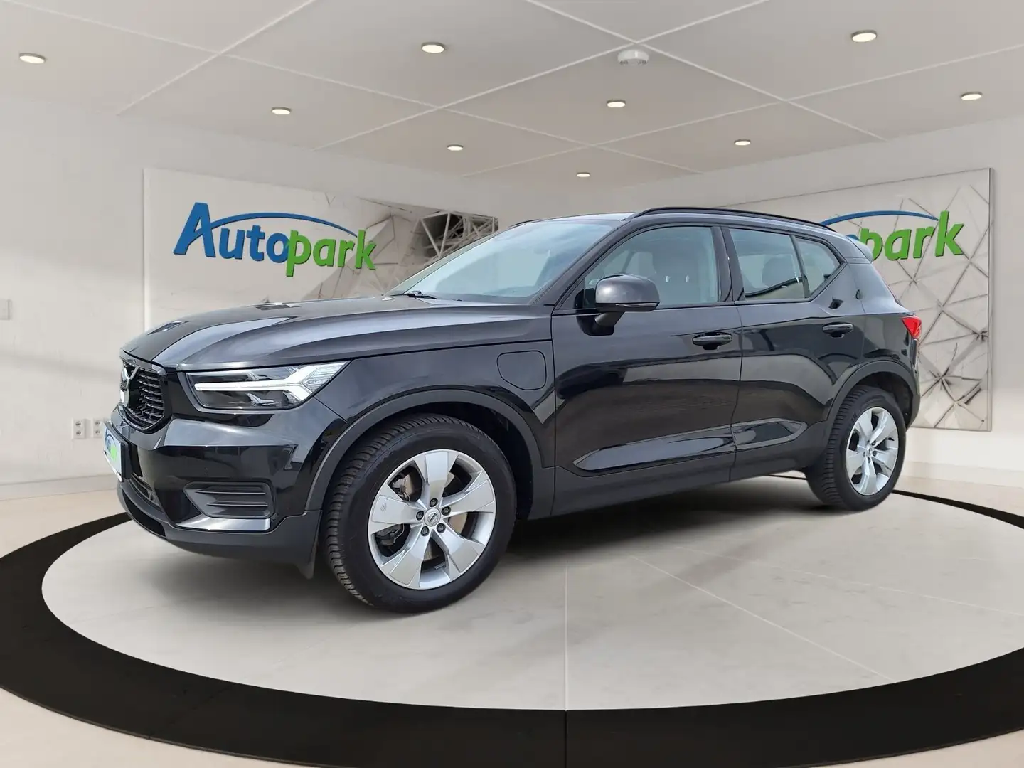 Volvo XC40 1,5 Hybr.Benzin/E Schwarz - 1
