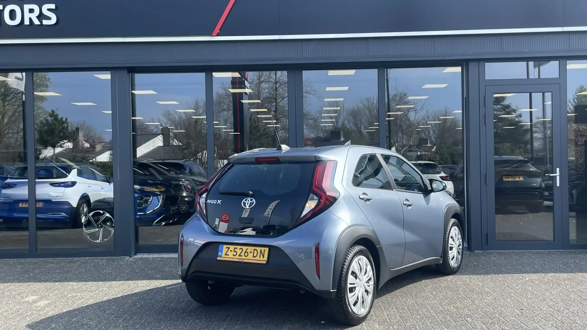Toyota Aygo X 1.0 VVT-i MT Play | Camera | DAB | Apple Carplay | Grijs - 2