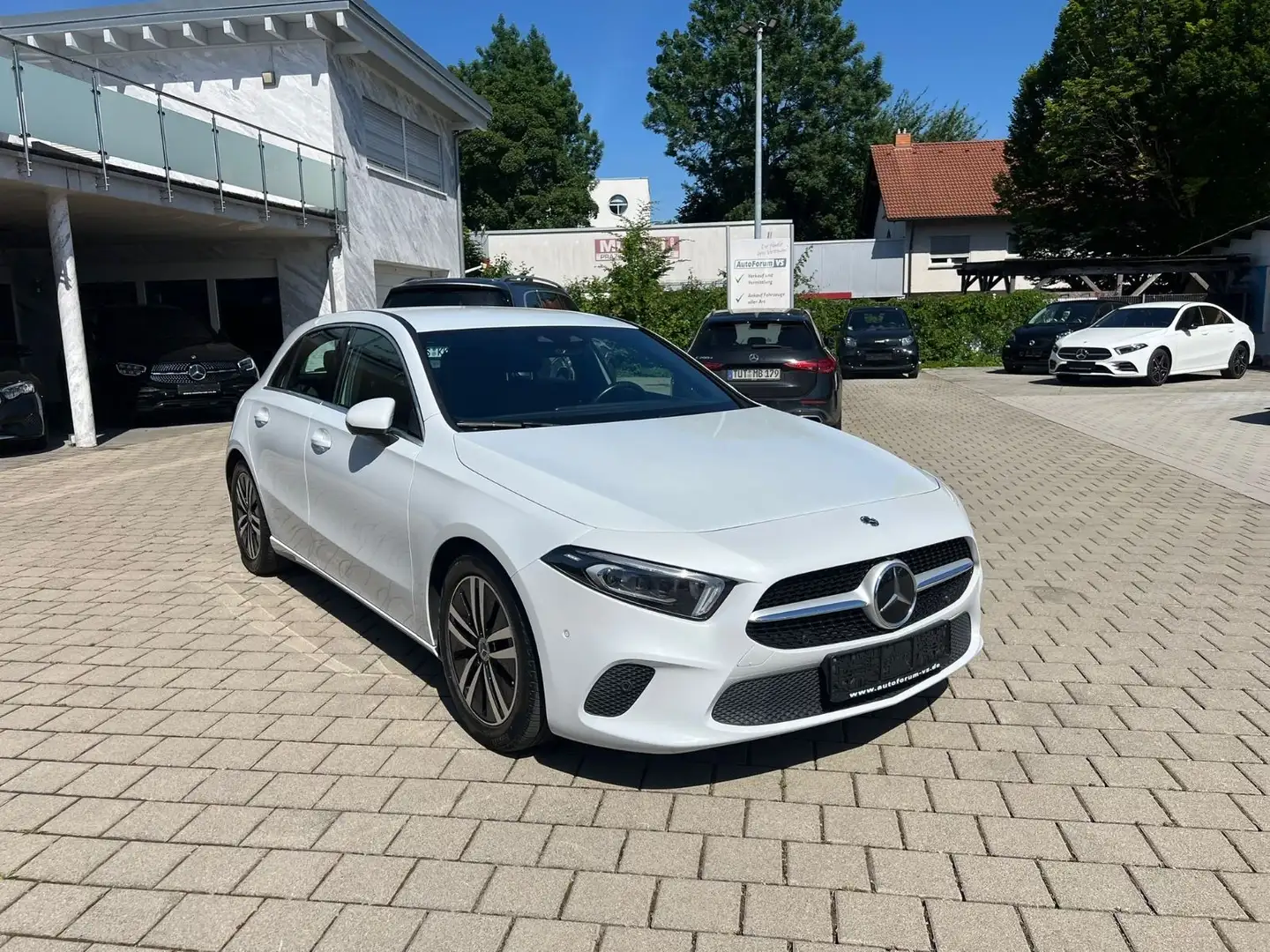 Mercedes-Benz A 200 *MBUX*Multibeam*Distr.*360°Ambiente* Wit - 1