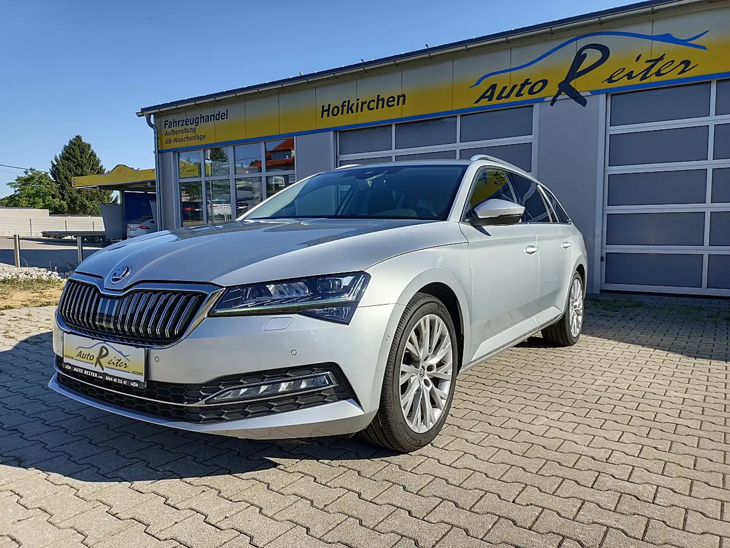 Skoda Superb Kombi 2,0 TDI 4x4 Style DSG *Matrix-LED*WSS-h.*... Silber - 1