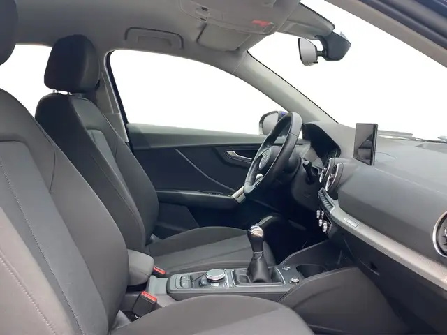 Audi Q2 view 13