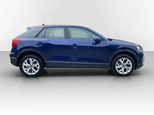 Audi Q2 view 6