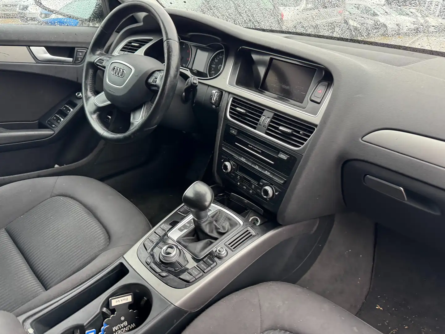 Audi A4 Attraction quattro SITZHEIZUNG!KLIMA!!AHK!!EURO5!! Schwarz - 2