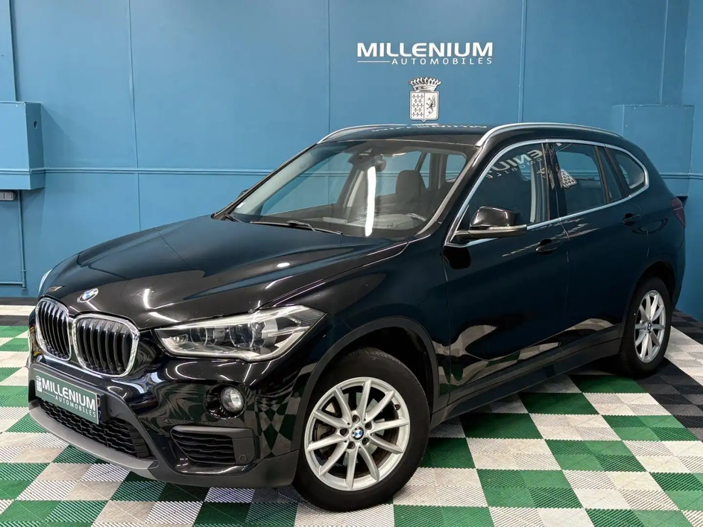 BMW X1 (F48) SDRIVE18DA 150CH BUSINESS Schwarz - 1