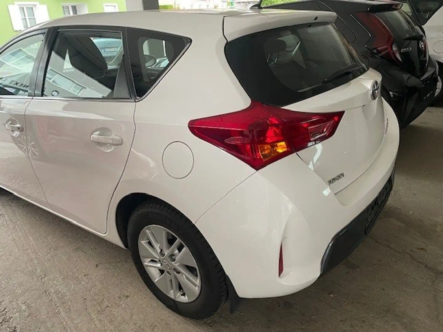 Toyota Auris 1,8 VVT-i Hybrid Active Wit - 2