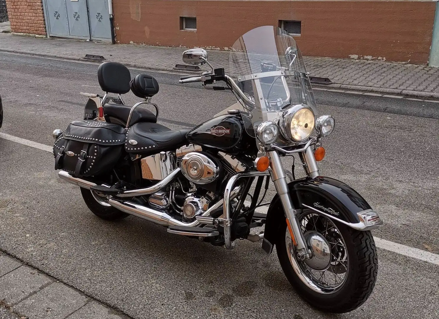 Harley-Davidson Softail Heritage Classic FLSTC Černá - 1