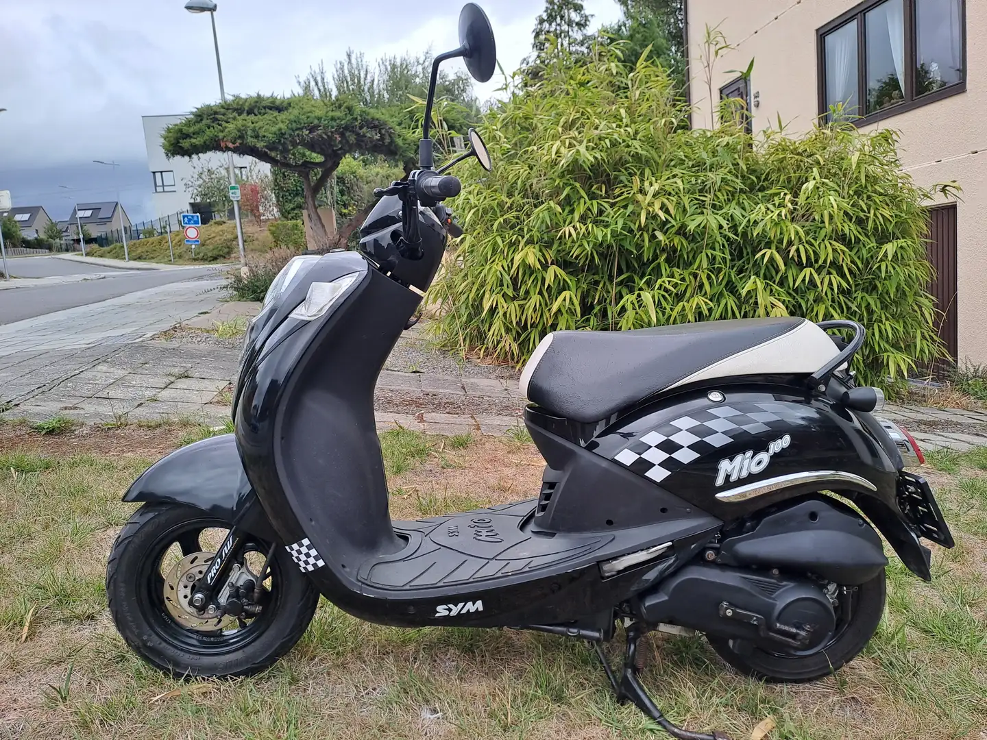 SYM Mio 100cc Zwart - 2