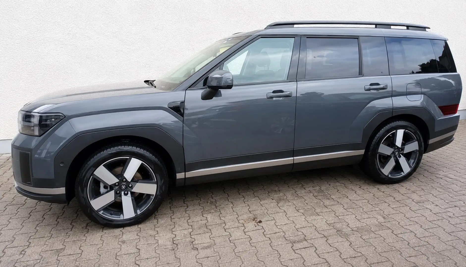 Hyundai SANTA FE 1.6 T-GDI Plug-In-Hyb Sign 4WD Auto 7Sit Grau - 2